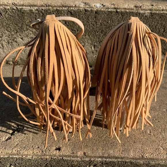 Privileged Women’s Elegant Suede Fringe Strada Heels W/ Ankle Strap Tan - Size 9 - Picture 3 of 7
